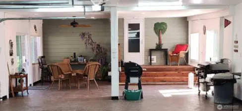 "Florida Room" staged