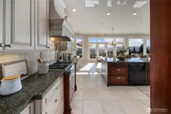 Butler's pantry and generous walk in pantry