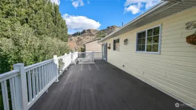 Fantastic deck with lots of room.
