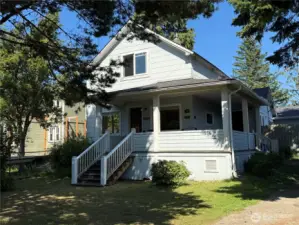 Classic Seaview home within walking distance to the pacific ocean!
