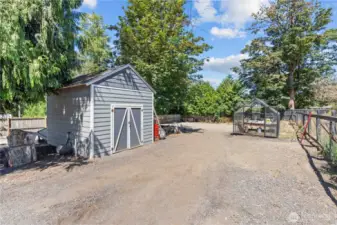 Outbuilding w/ power