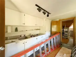 Private entrance to 2nd kitchen on right side of house lower level