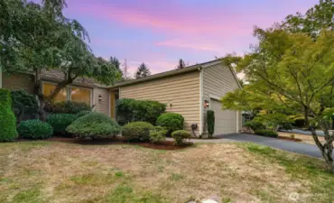 East-facing home in a quiet community near Microsoft, downtown Redmond, and lightrail!