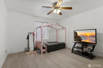 Huge 3rd Bedroom upstairs!