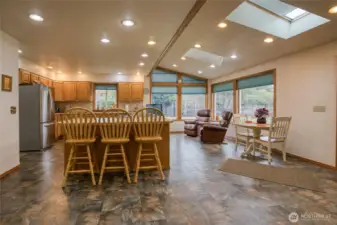 Kitchen/Dining Area