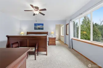 Primary bed flex space