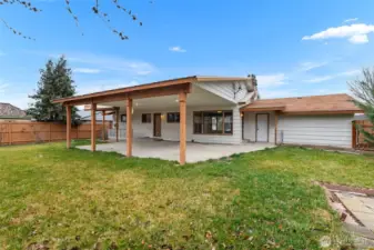 32 Furney St - Spacious back yard and patio
